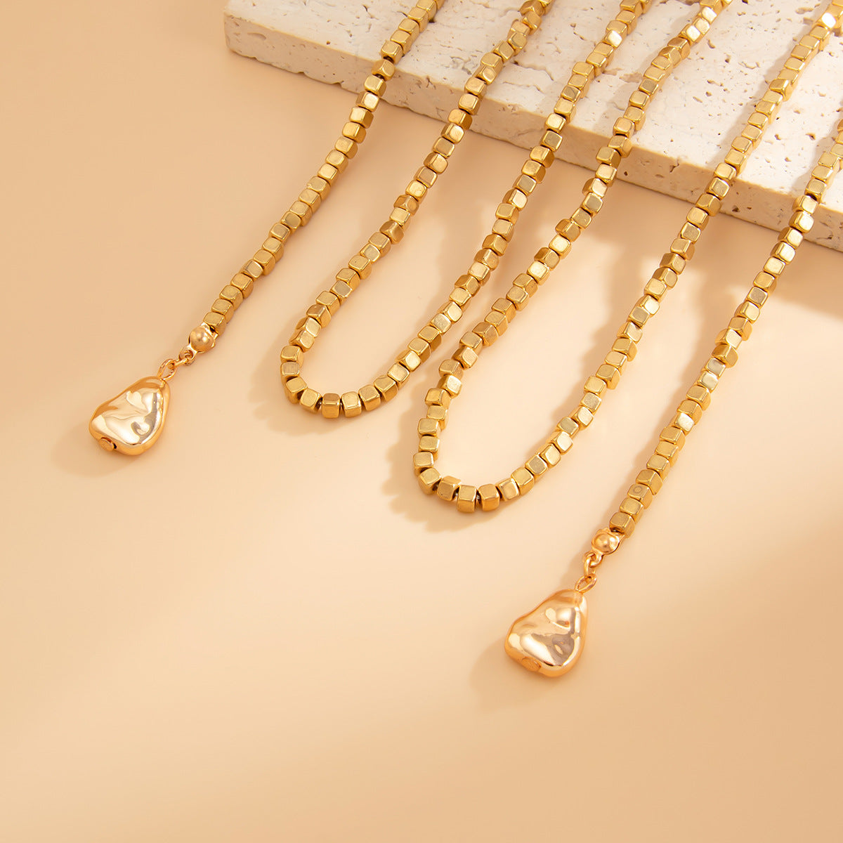 Collar Envolvente Geométrico Irregular de Cuentas con Colgante de Perla de Imitación, Detalles de Flecos y Acabado Artesanal para Mujer