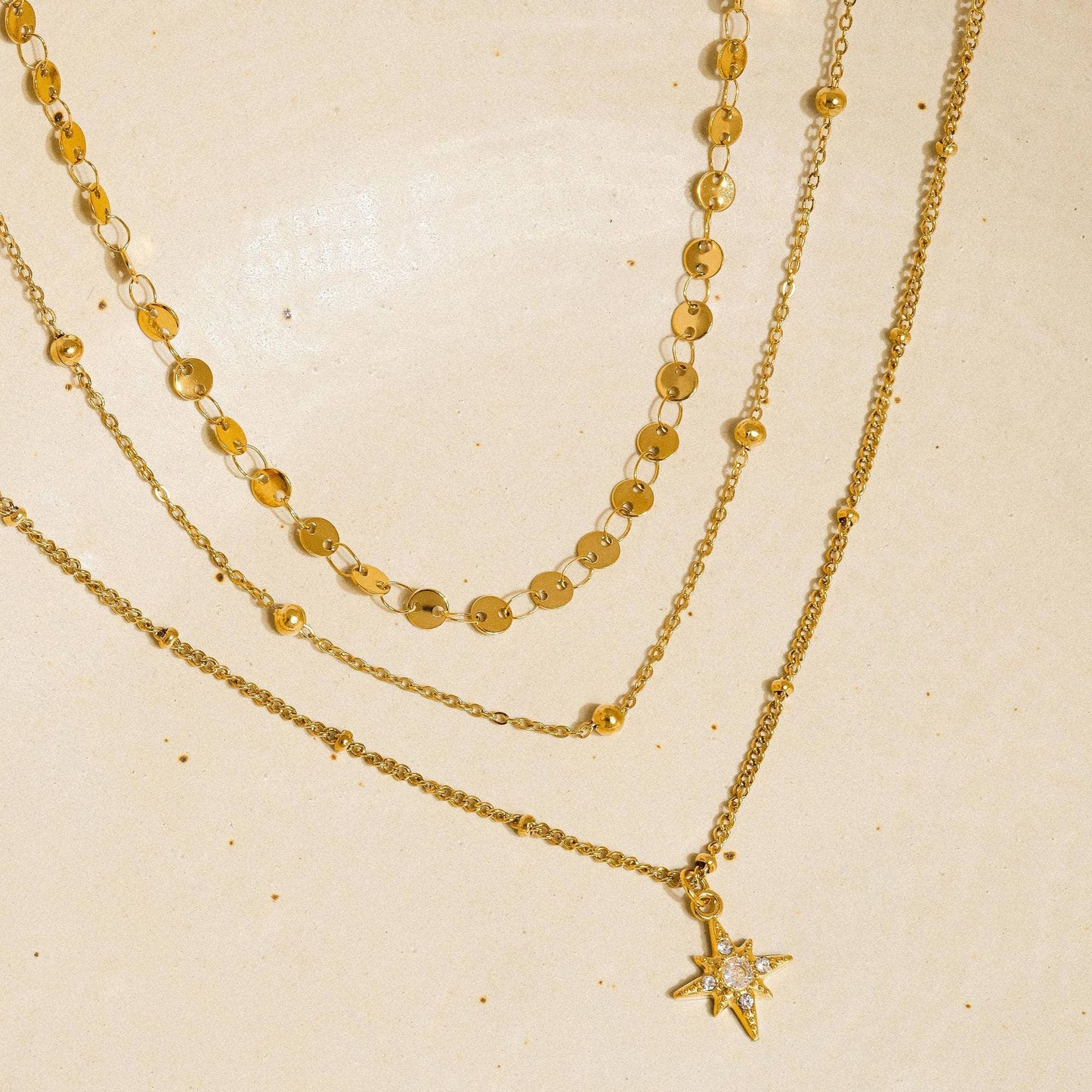 Collana con ciondolo a stella a otto punte geometrica minimalista in acciaio inossidabile con charm in acciaio al titanio e placcatura sottovuoto in oro PVD da donna
