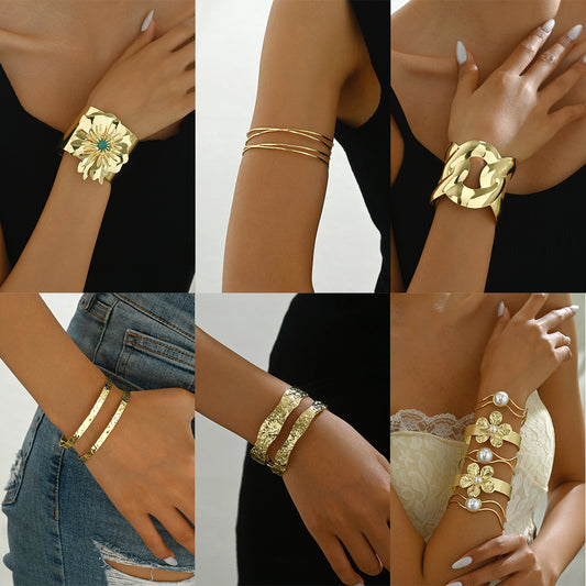 Fashion OL Style Floral Design Adjustable Open Bangle Bracelet for Women Made of Zinc Alloy with Pearl Inlay