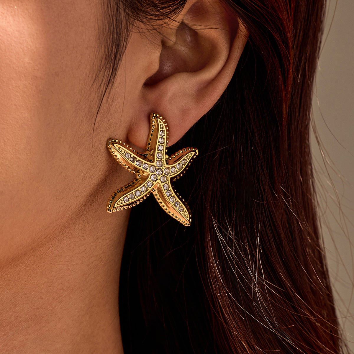 Orecchini a forma di Stella Marina alla Moda in Acciaio Inossidabile con Zirconia Micro-Incastonata, Finitura Placcata Oro 18K, Ipoallergenici e Inossidabili per Donna