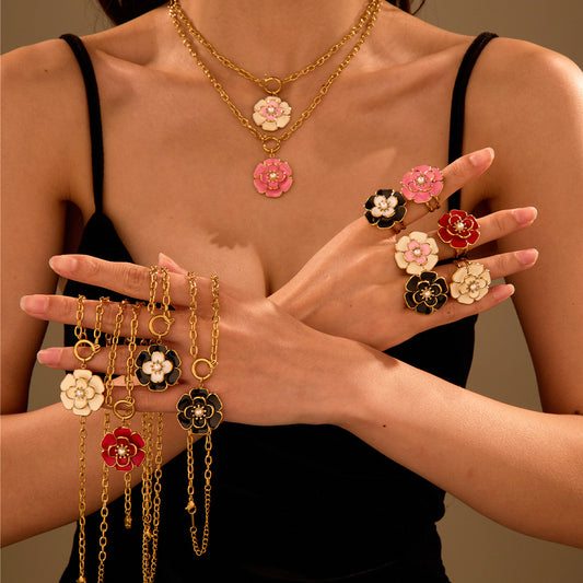 Fashion OL Style Camellia-Shaped Enamel Flower Necklace in Stainless Steel with 18K Gold Plating for Women