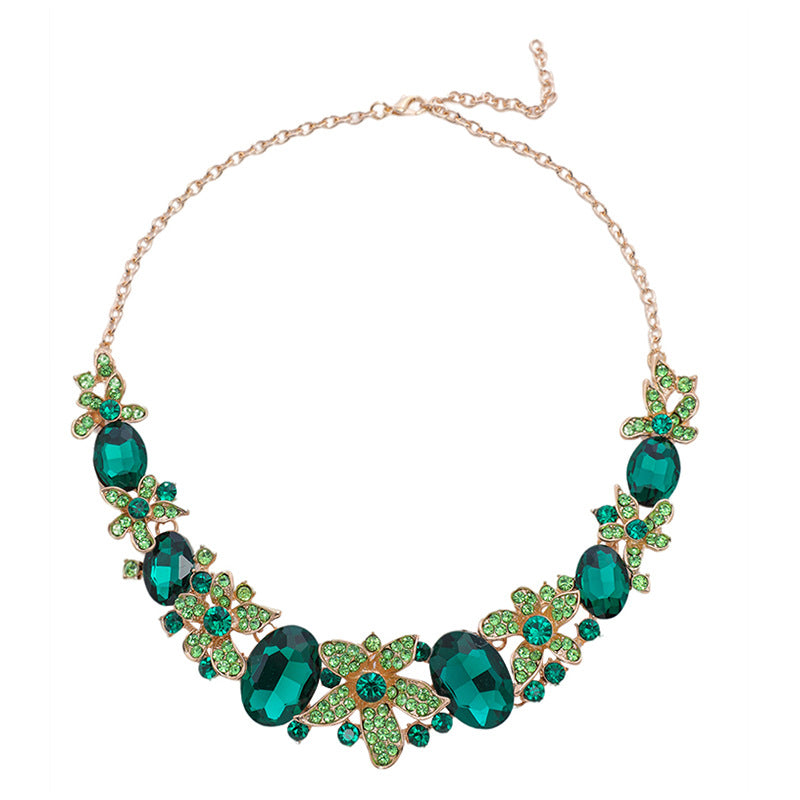 Exaggerated Vintage Floral and Leaf Pendant Necklace Set with Rhinestone Inlay on O-Chain Alloy Jewelry for Women