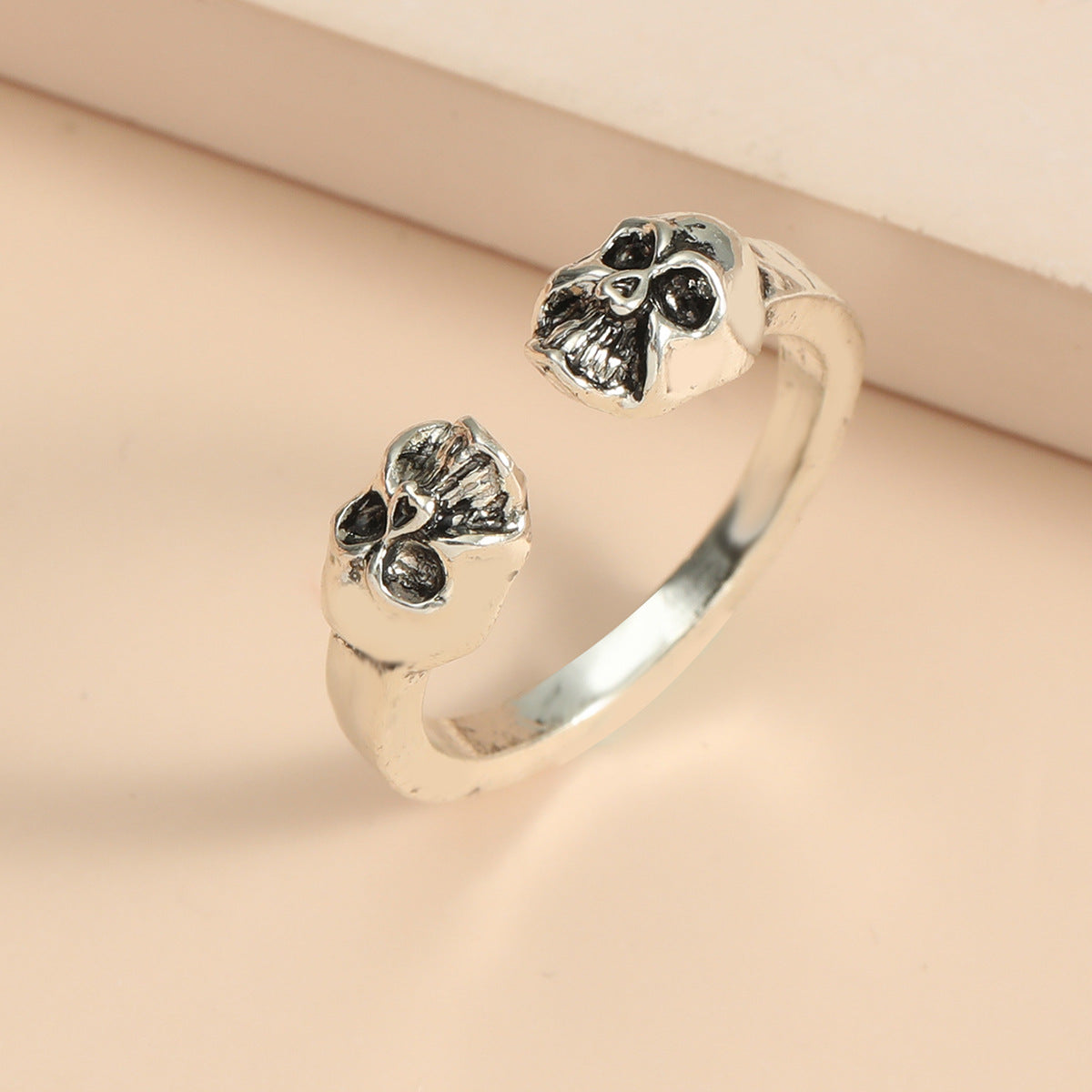 Gothic Punk Skull-Shaped Alloy Ring with Electroplated Finish for Unisex Streetwear Fashion