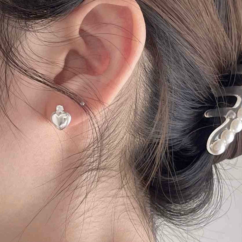 Orecchini a perno minimalistici a forma di cuore in argento sterling 925 con intarsio di zirconi per donna