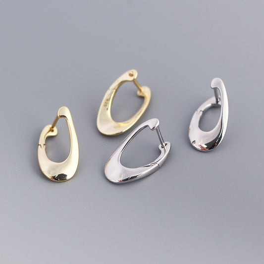 Elegantes aretes de aro chapados geométricos de plata de ley 925