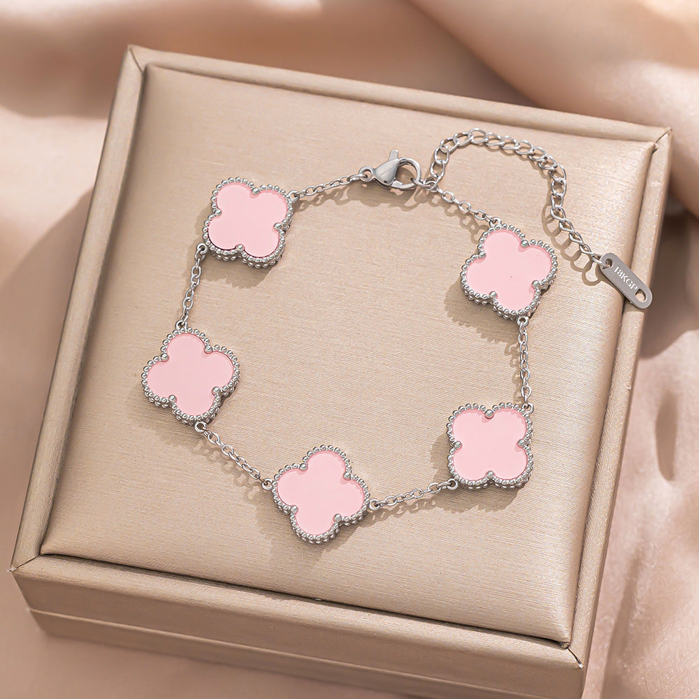 Set di collana, bracciale e orecchini in acciaio al titanio di lusso a forma di trifoglio con finitura placcata, catena a O, catena per clavicola e design ipoallergenico