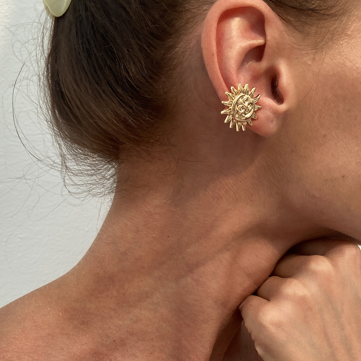 Minimalist Floral Ocean-Inspired Ear Cuff for Women Made of Alloy with Plated Finish No-Piercing Scallop Star Moon Design