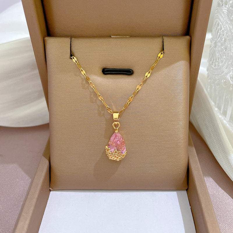 Collana con ciondolo a goccia geometrico minimalista da donna in acciaio al titanio con strass intarsiati stile bohémien
