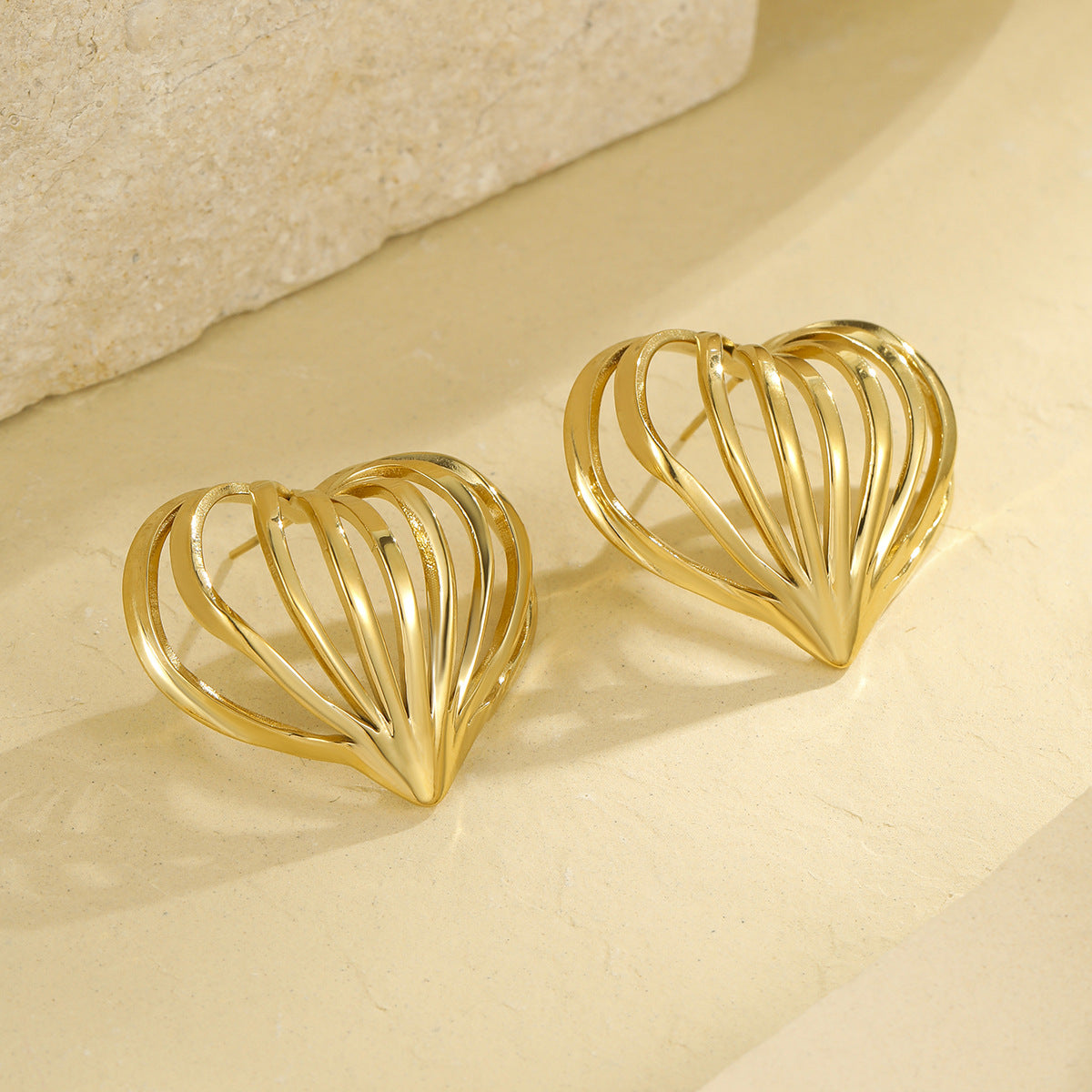 Minimalist Heart-Shaped Hollow-Out Stainless Steel Necklace with 18K Gold Plating for Women