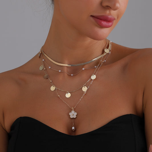 Collana con ciondolo floreale geometrico vintage da donna in lega con finitura placcata