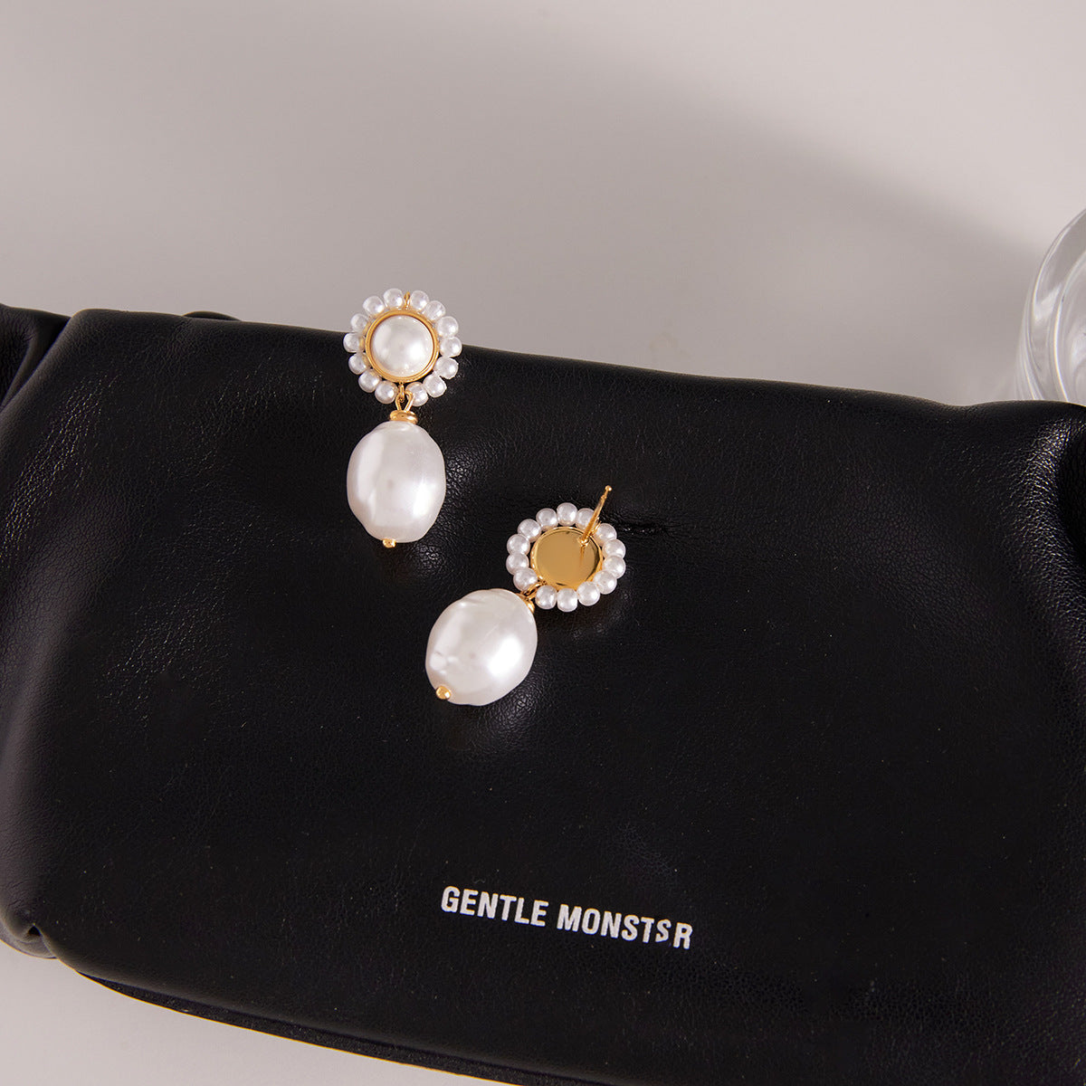 Orecchini a perno da donna in acciaio inossidabile geometrici e minimalisti con perle, finitura placcata, anallergici, gioielli di lusso