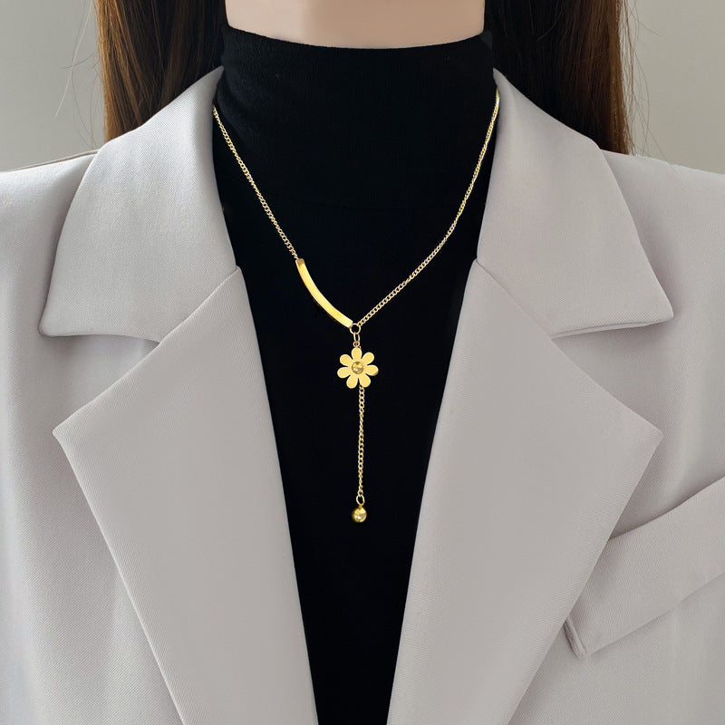 Collana con ciondolo floreale geometrico minimalista da donna e da uomo in acciaio al titanio con placcatura in oro su catena di perline