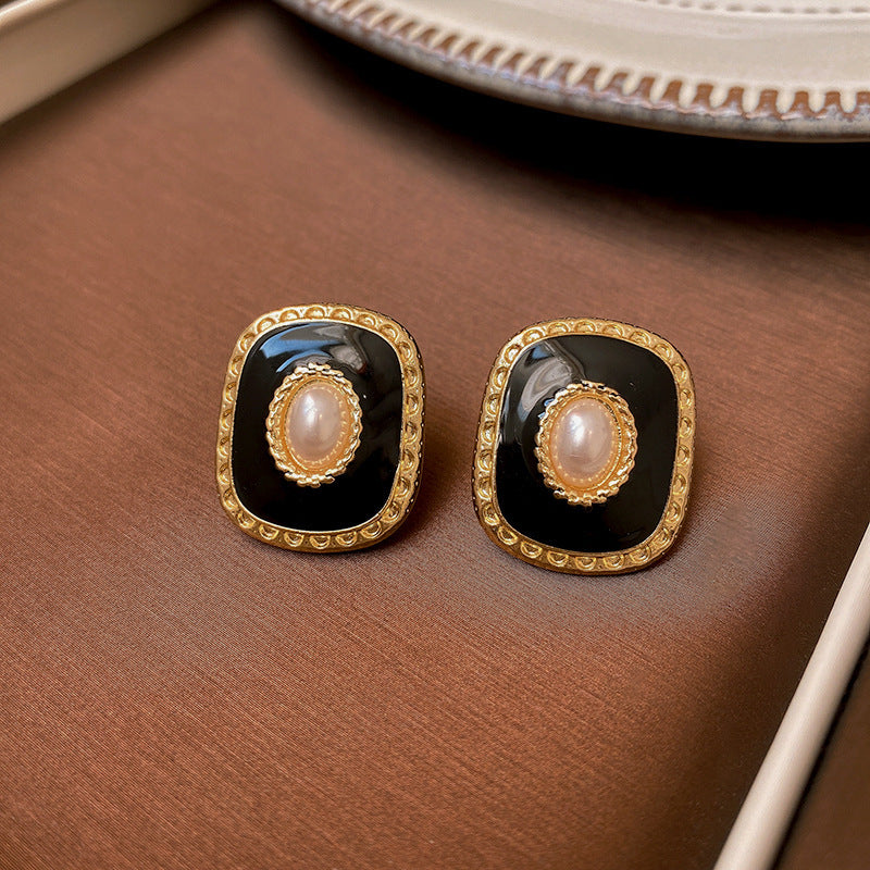 Vintage Geometric Earrings in Copper with Electroplated Finish for Women, Artistic Retro Ear Jewelry with Minimalist Luxury Appeal