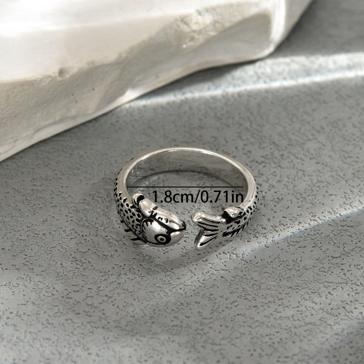 Anello aperto vintage unisex con pesce Koi geometrico in lega di zinco con finitura placcata