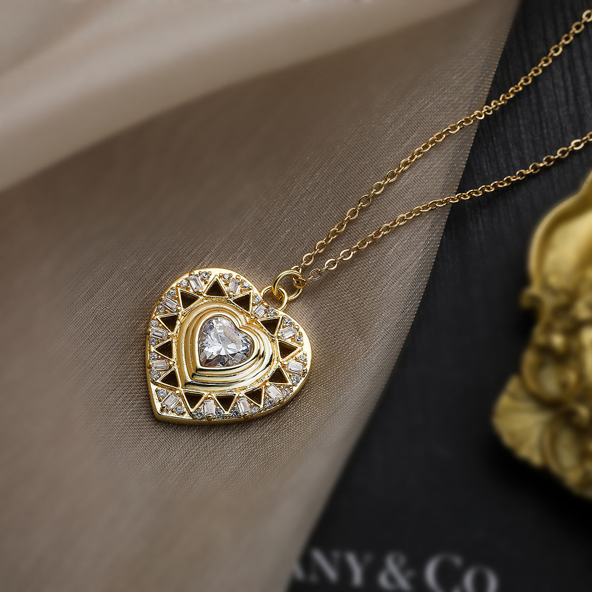 Minimalist Heart-Shaped Copper Pendant Necklace with 18K Gold Plating and Zircon for Women