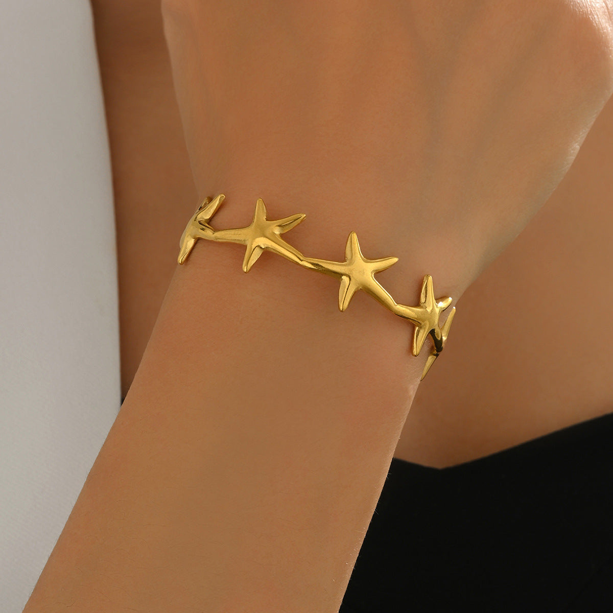 Fashion Geometric Star Open Cuff Bracelet 18K Gold Plated Zinc Alloy Women