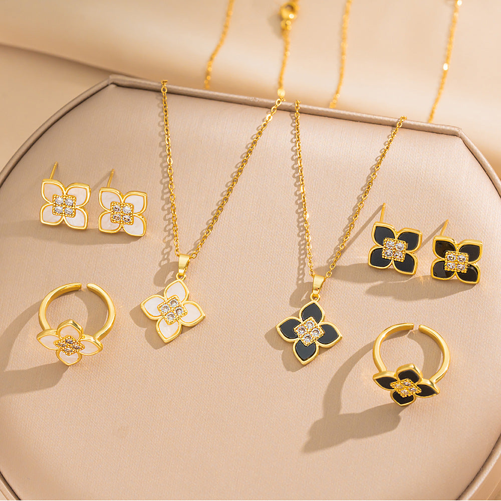 Minimalist Clover-Shaped Titanium Steel Necklace Set with 18K Gold Plated Pendant, Heart-Shaped Earrings, and Snake Chain for Women