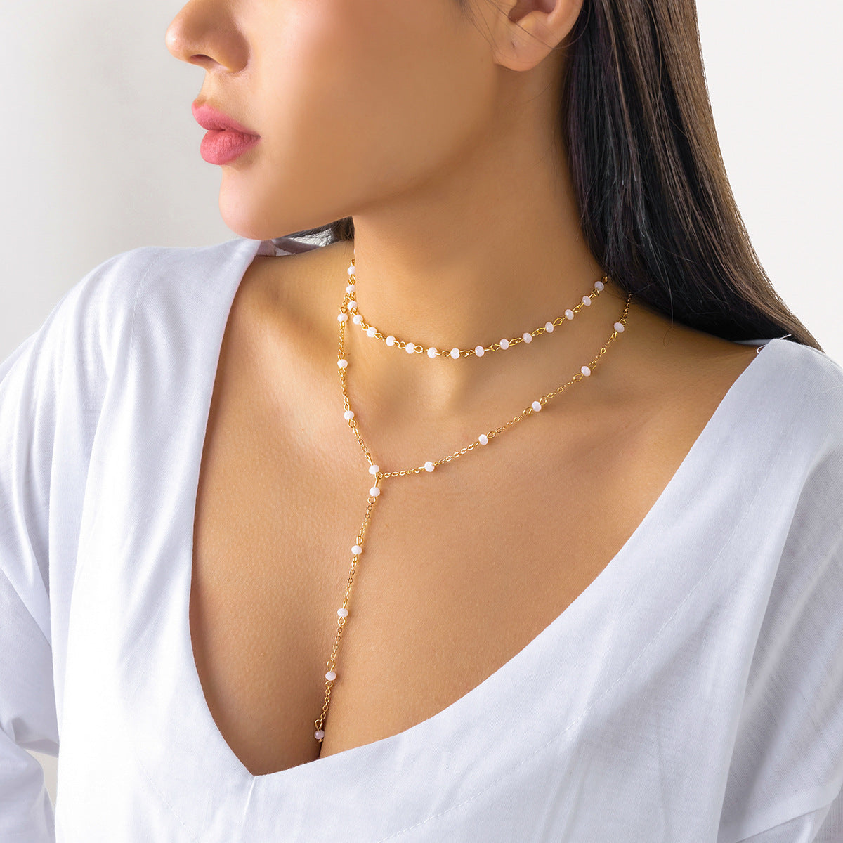 Collar doble con borlas, geométrico y minimalista, para mujer, con base de cobre y colgante de pedrería, acabado galvanizado.