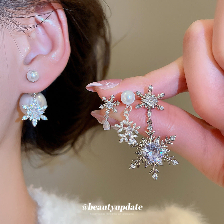 Orecchini da donna chic a forma di goccia con perle simulate e dettagli a fiocco di neve in zircone