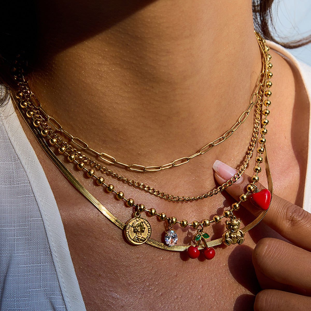 Collana minimalista in acciaio inossidabile a forma di ciliegia con intarsio di zirconi per donna, catena a clavicola multistrato in acciaio al titanio placcato