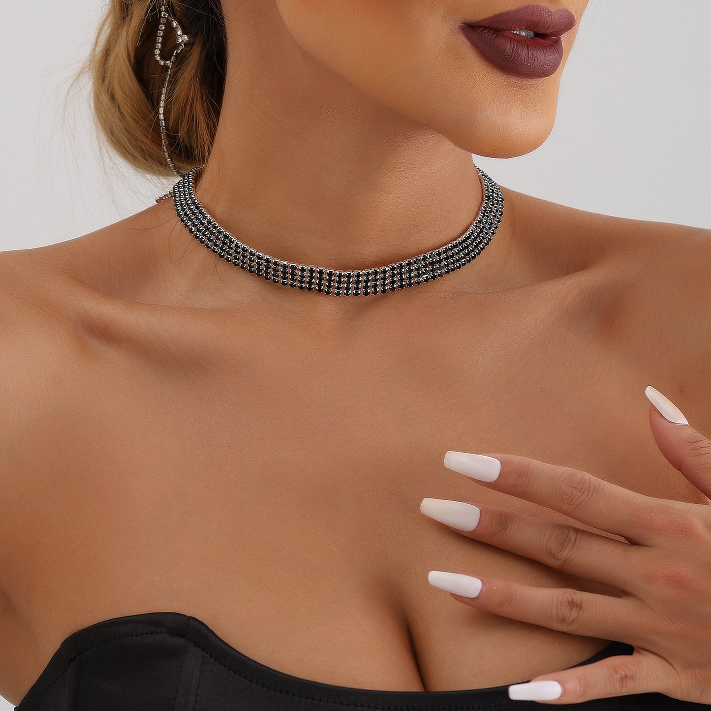 Geometric Style Black Rhinestone-Encrusted Multi-Row Claw-Set Necklace for Women Fashionable Clavicle Chain