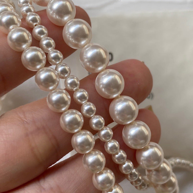 Elegante Collana da Donna Ispirata alla Francia con Perle e Pendente a U, Accenti di Perle Sintetiche e Madreperla, Finitura Placcata, Delicata Catena alla Clavicola