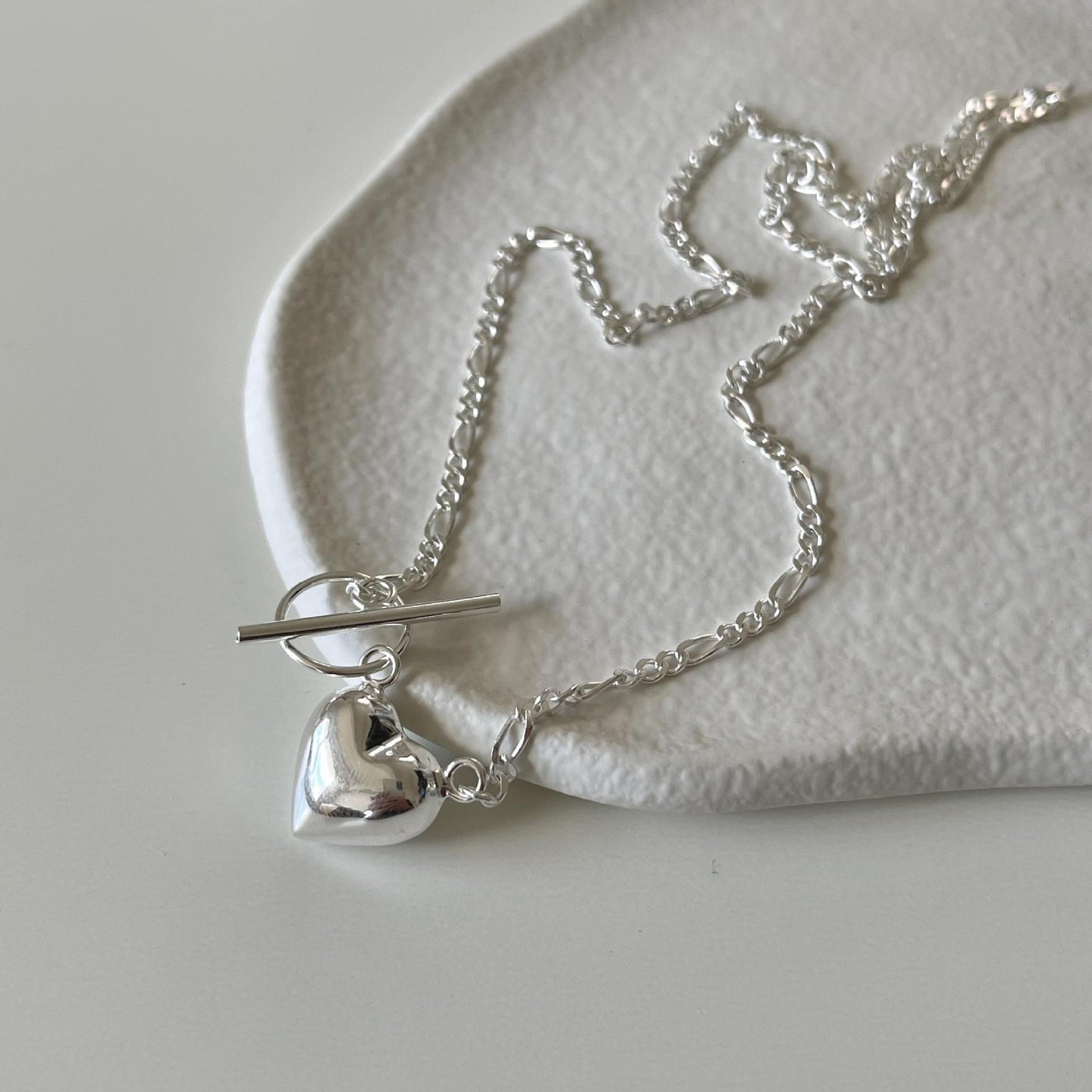 Collana con ciondolo a cuore dorato da donna in stile francese minimalista in argento sterling 925 con catena intrecciata