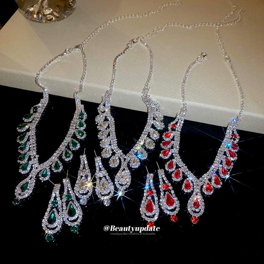 Set Collana con Pendente a Goccia di Lusso con Intarsi di Strass da Donna, Catena Leggera in Rame e Orecchini a Goccia in Lega, Gioielli alla Moda Minimalisti per la Clavicola