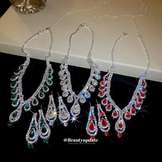 Set Collana con Pendente a Goccia di Lusso con Intarsi di Strass da Donna, Catena Leggera in Rame e Orecchini a Goccia in Lega, Gioielli alla Moda Minimalisti per la Clavicola