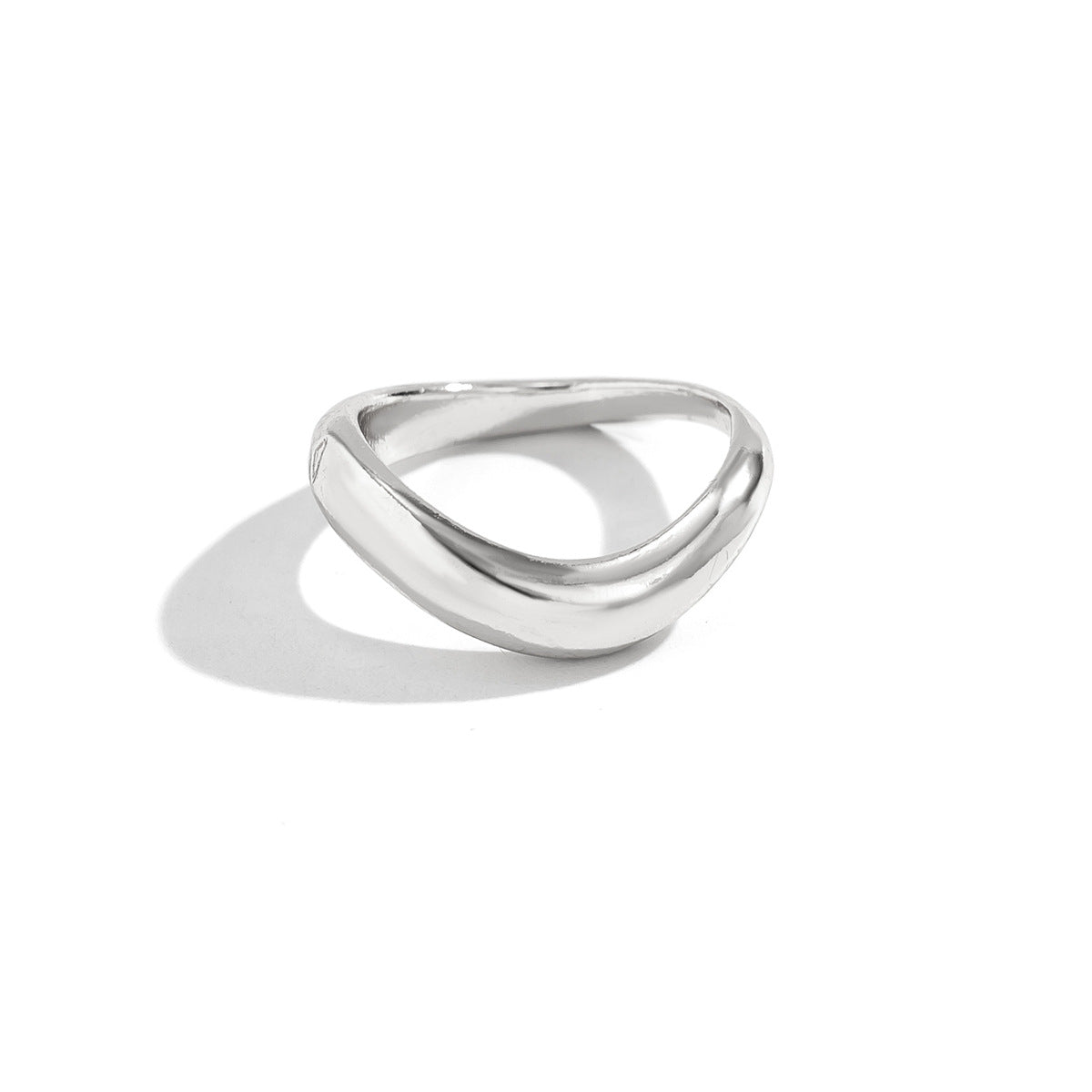 Anillo de aleación con forma de onda minimalista y geométrica para mujer, con acabado pulido y diseño de banda abierta