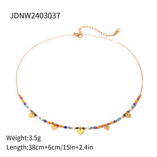 Collana con pendente bohémien geometrico in acciaio al titanio placcato oro con dettagli floreali da donna