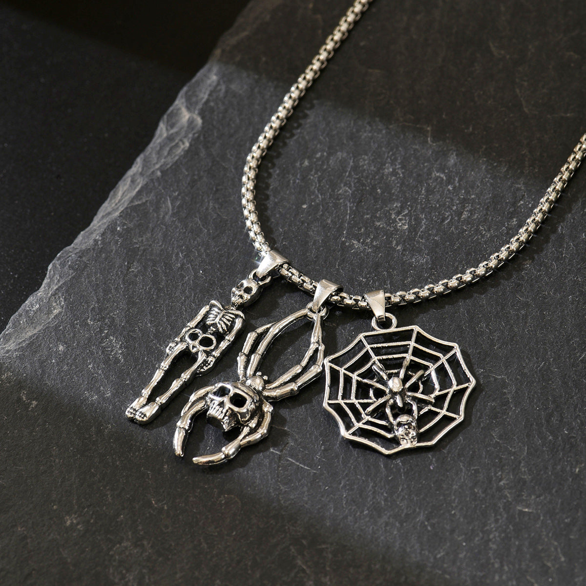 Collana Punk di Halloween con ciondolo a teschio e ragno, girocollo in lega stile Dark Gothic, gioielli unisex galvanizzati di tendenza