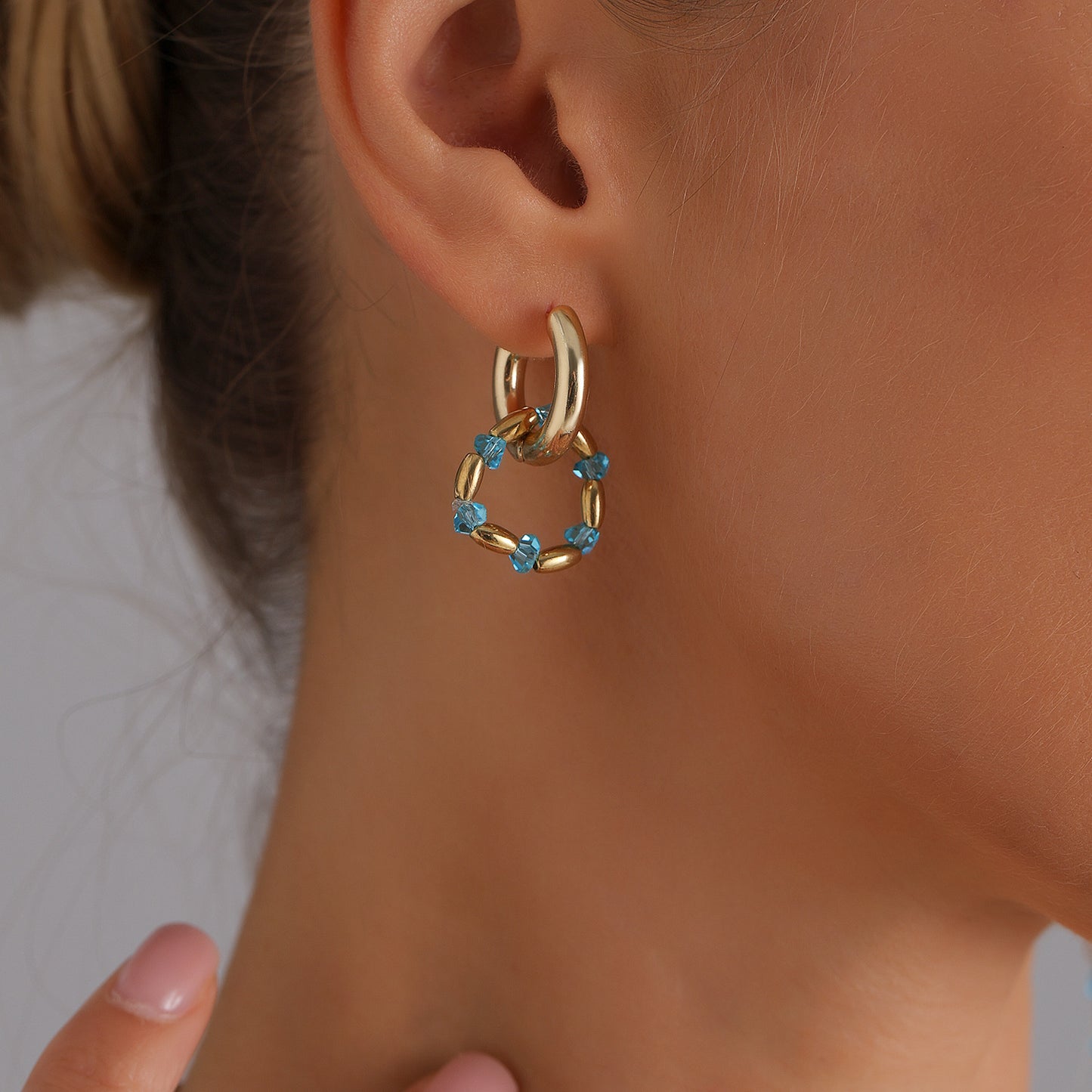 Fashionable Blue Crystal Bird Pendant Necklace for Women with Geometric Design Alloy Chain and Plated Finish