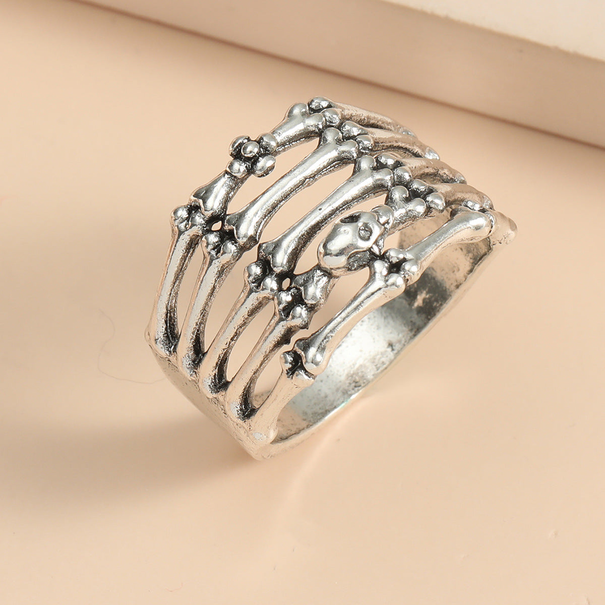 Gothic Punk Skull-Shaped Alloy Ring with Electroplated Finish for Unisex Streetwear Fashion