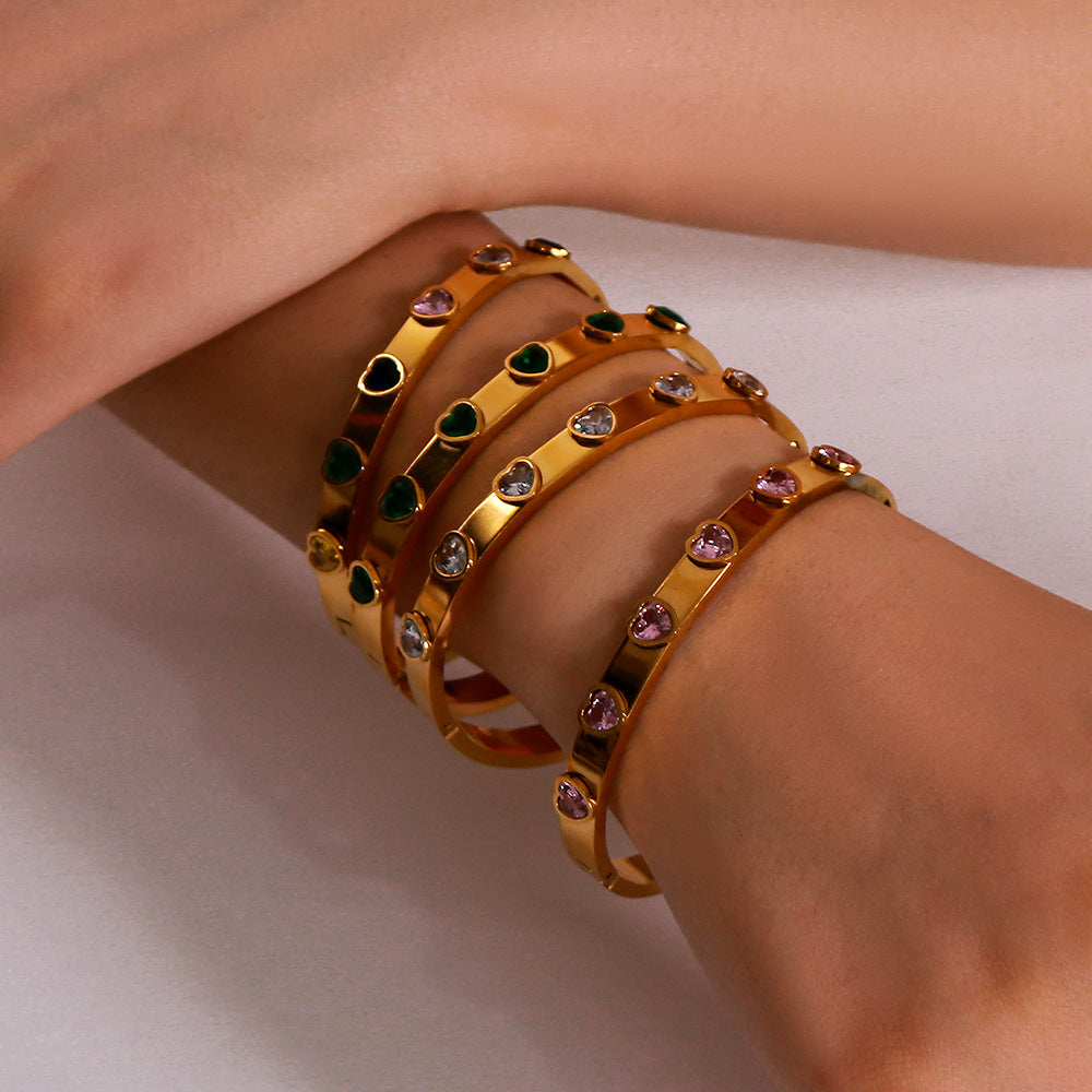 Bracciale da donna in acciaio inossidabile placcato oro 18 carati a forma di cuore stile vintage con zirconi cubici