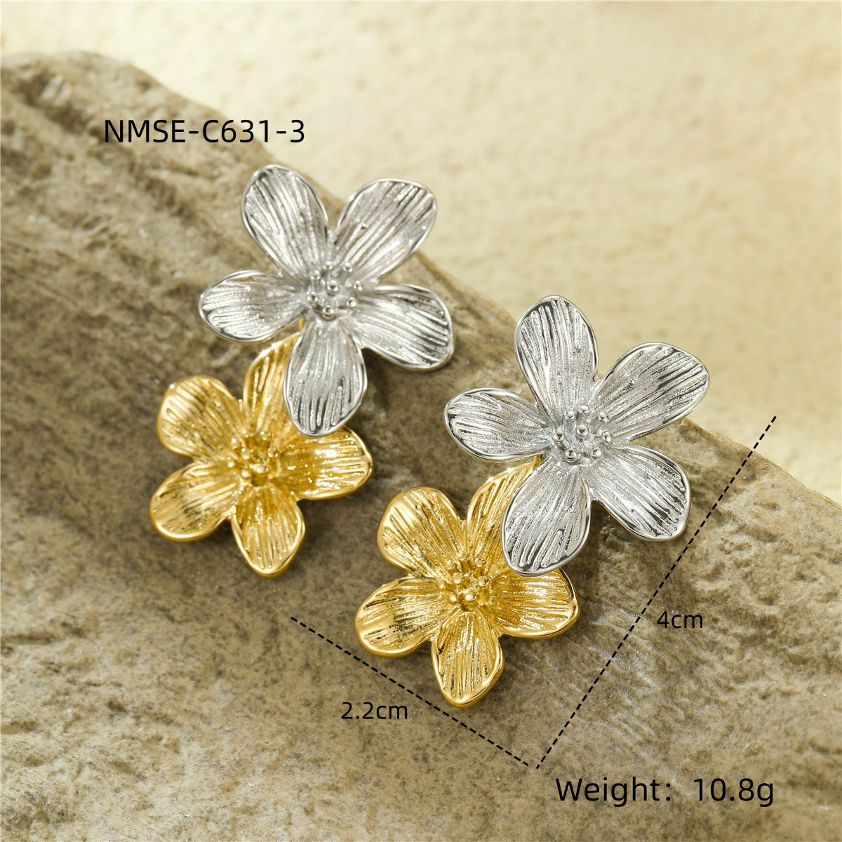 Orecchini pendenti vintage in acciaio inossidabile placcati oro 18 carati a forma di petalo con texture martellata di ispirazione francese