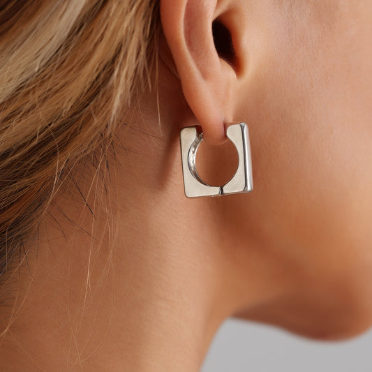 Orecchini a Cerchio Quadrati Minimalisti in Lega con Design Geometrico a Intaglio per Donna