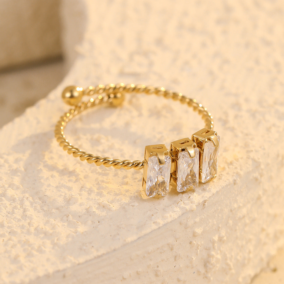 Anillo ajustable cuadrado minimalista de lujo de acero inoxidable con circonita para mujer con acabado chapado