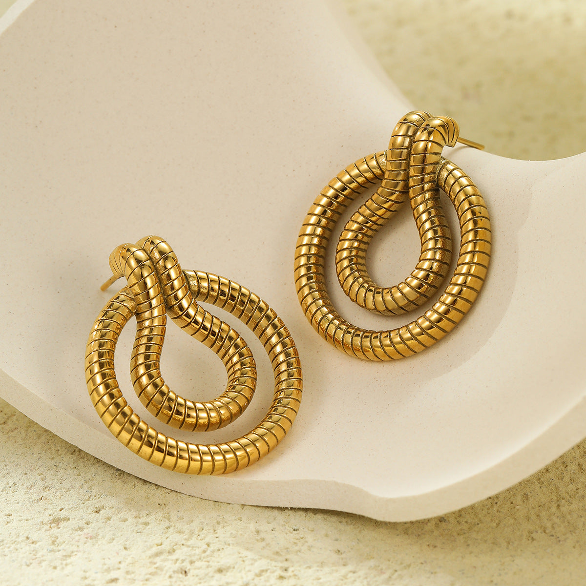 Orecchini a Perno da Donna Vintage in Acciaio Inossidabile con Fascia Intrecciata e Placcatura Sottovuoto in Oro 18K