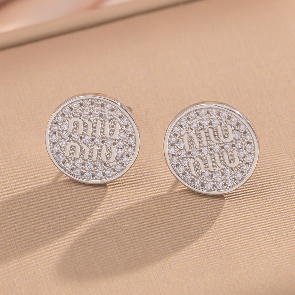 Orecchini a perno Saturno minimalisti color oro in ottone con zirconi per donna