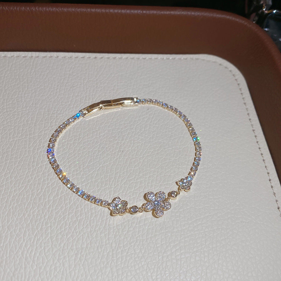 Luxury Elegant Geometric Round Cubic Zirconia Inlaid Brass Bracelet for Women