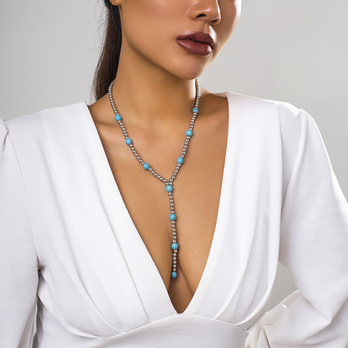 Collana da donna con nappe a Y geometrica minimalista con perline in resina e finitura placcata