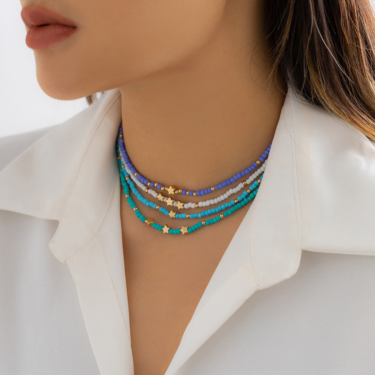 Collana a sospensione geometrica minimalista a forma di stella da donna con perline colorate su catena di perle rotonde