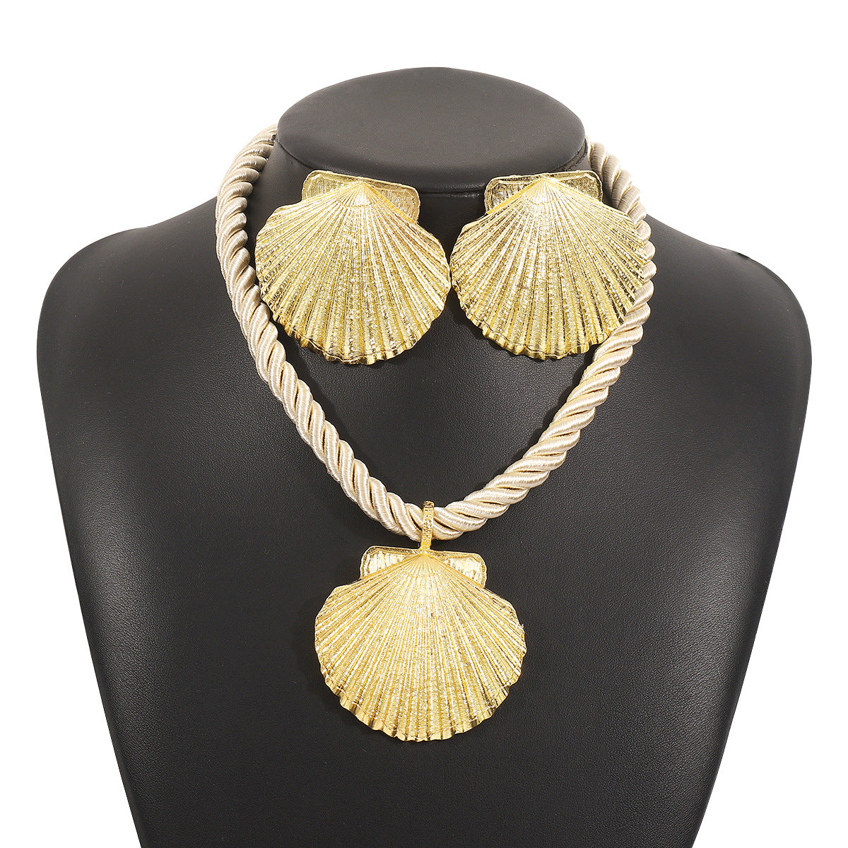 Conjunto de collar y pendientes de aleación con forma de corazón de concha personalizados con acabado galvanizado