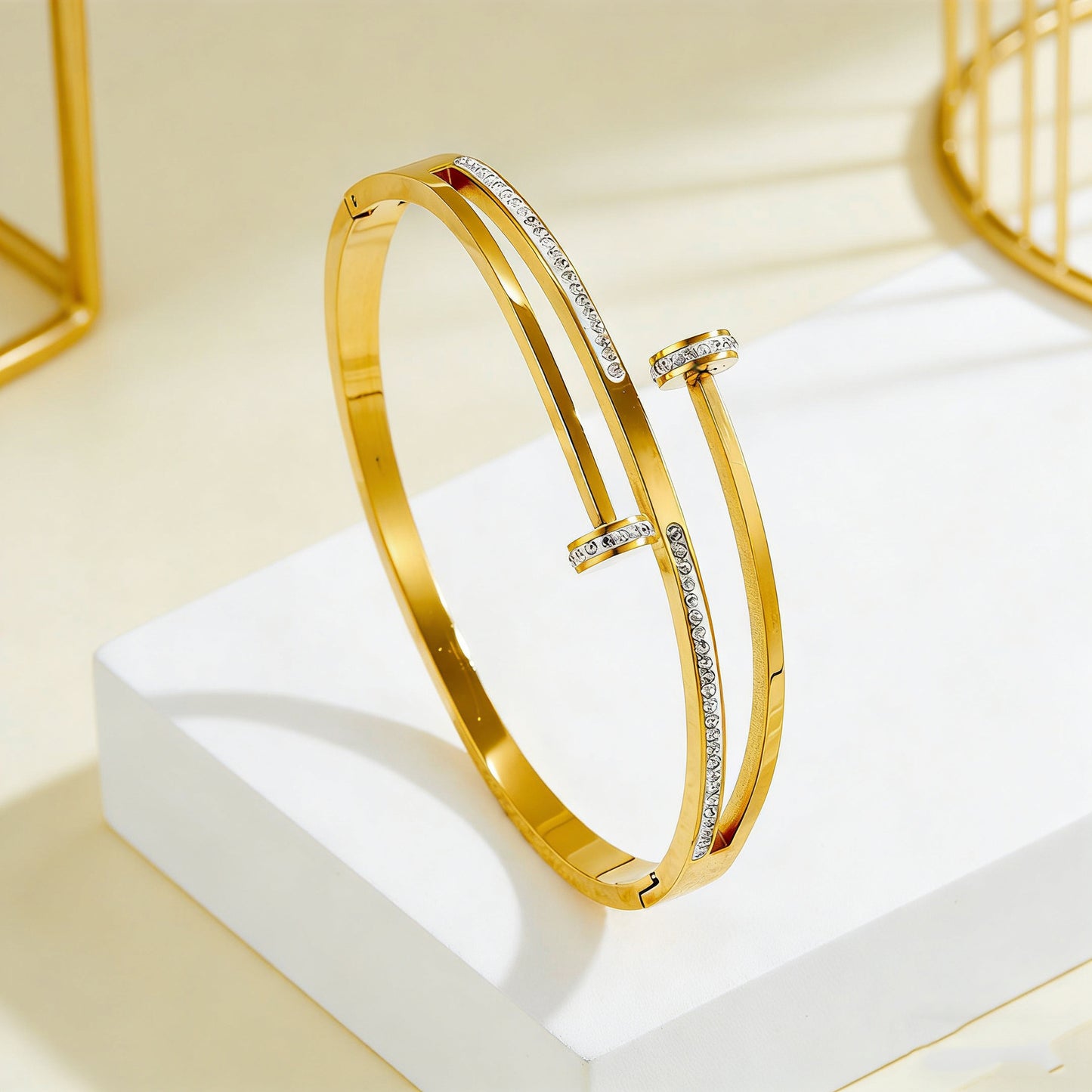 Elegant 18K Gold Plated Geometric Round Titanium Steel Bracelet