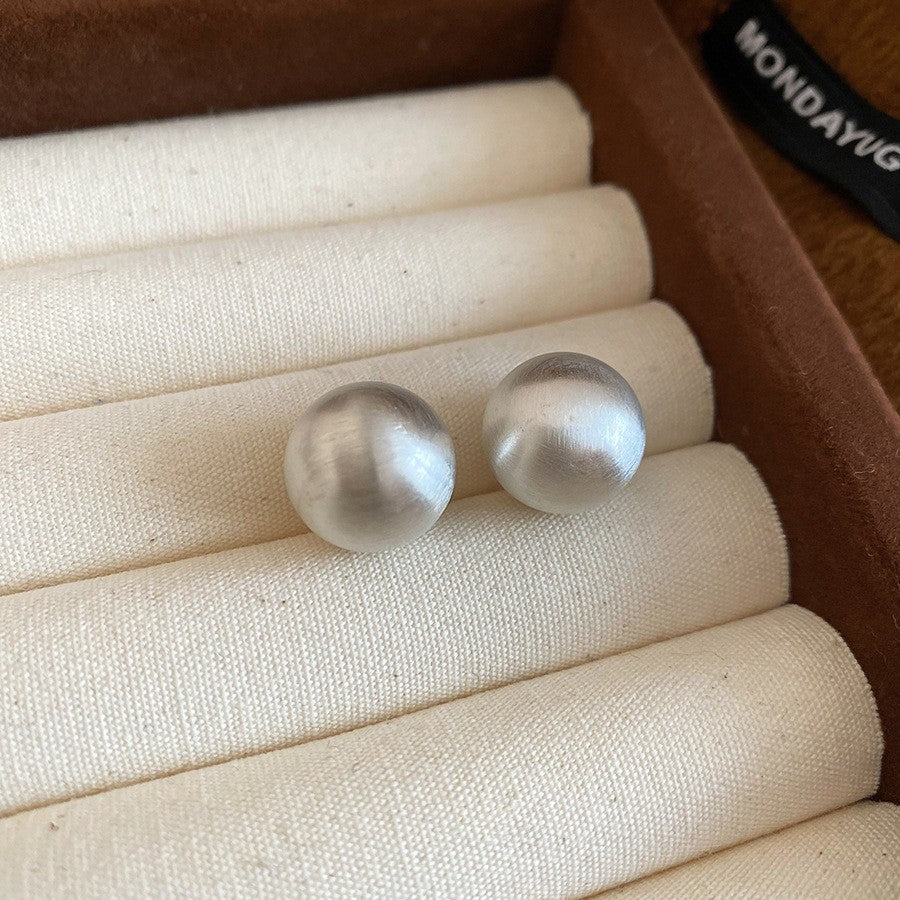 Pendientes de metal geométricos minimalistas con incrustaciones de diamantes de imitación y acabado cepillado para mujer