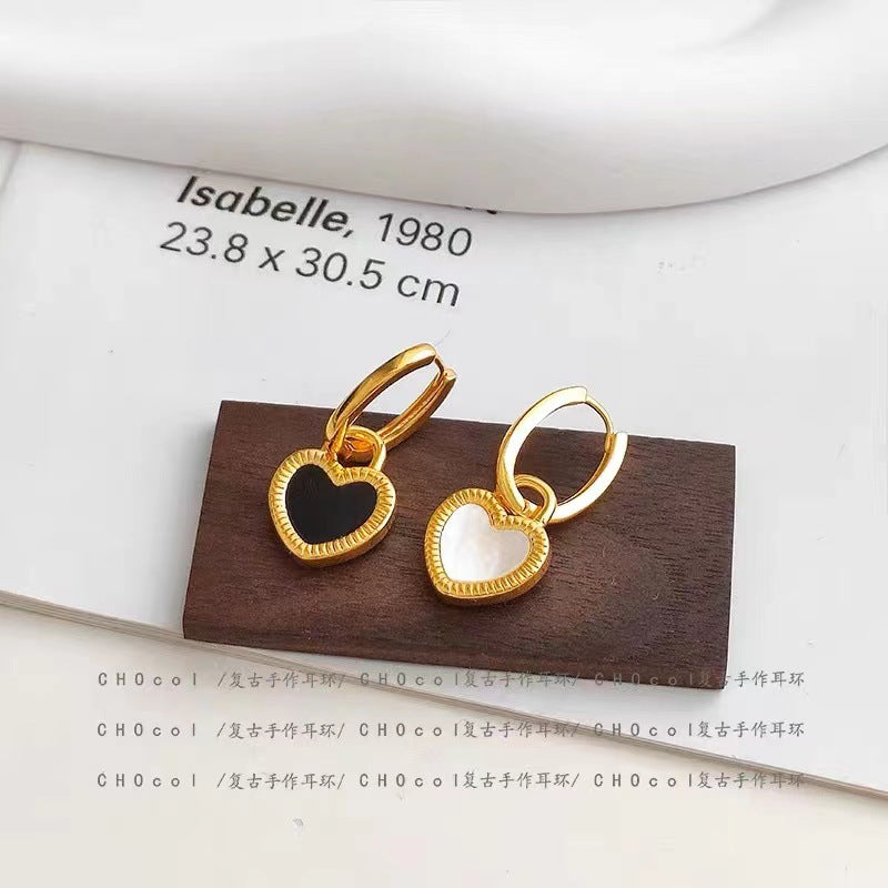 Retro Minimalist Heart-Shaped Titanium Steel Pendant Necklace with Gold Plating, Double-Sided Locket Style Clavicle Chain