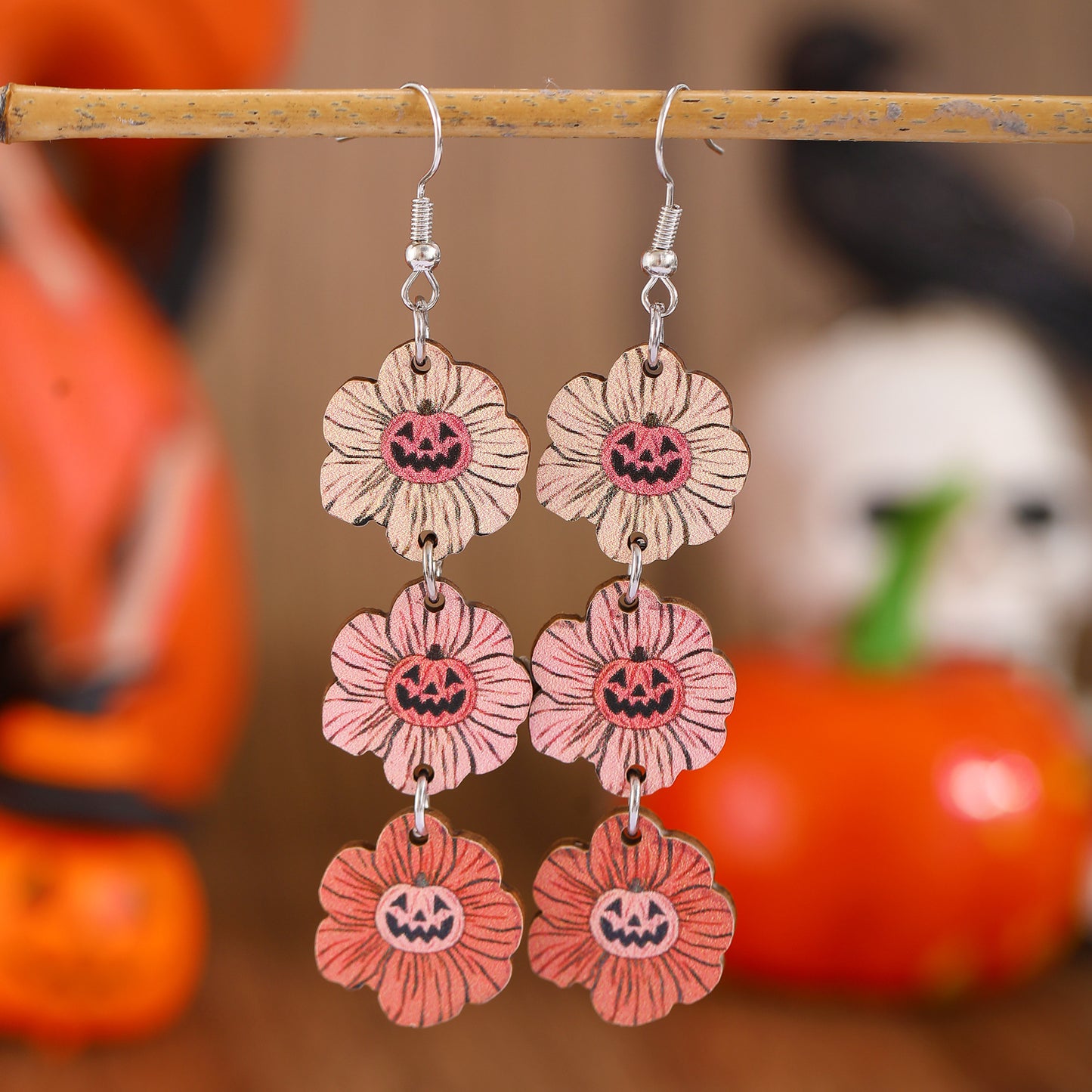 Pendientes de calavera geométrica de madera y calabaza con temática de Halloween para mujer con acabado chapado