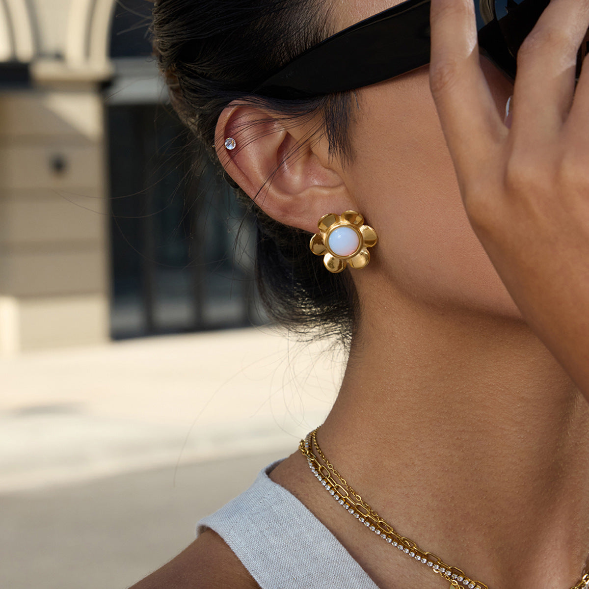 Aretes de flor de lujo para mujer de acero inoxidable chapado en oro de 18 quilates
