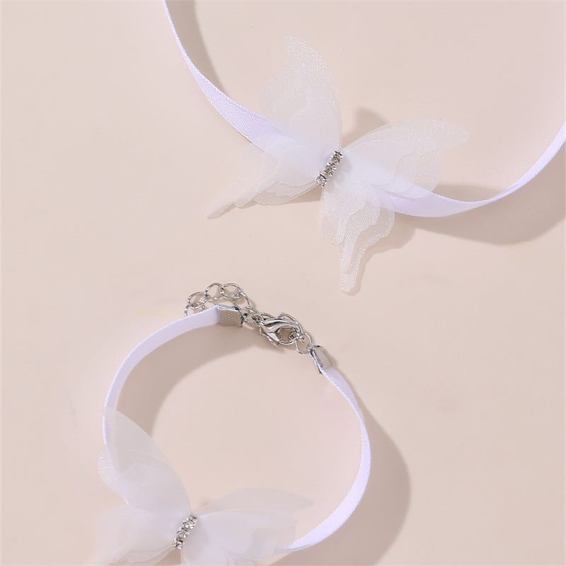 Collana Minimalista con Ciondolo a Farfalla per Bambine, Fascino a Farfalla e Fiocco in Resina su Catena di Perline con Finitura Smaltata, Lunghezza Regolabile